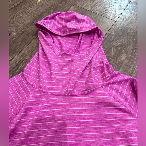 🌷GapFit Women’s Hooded Shirt - Pink w/ White Stripes - Size Small - Picture 8 of 11